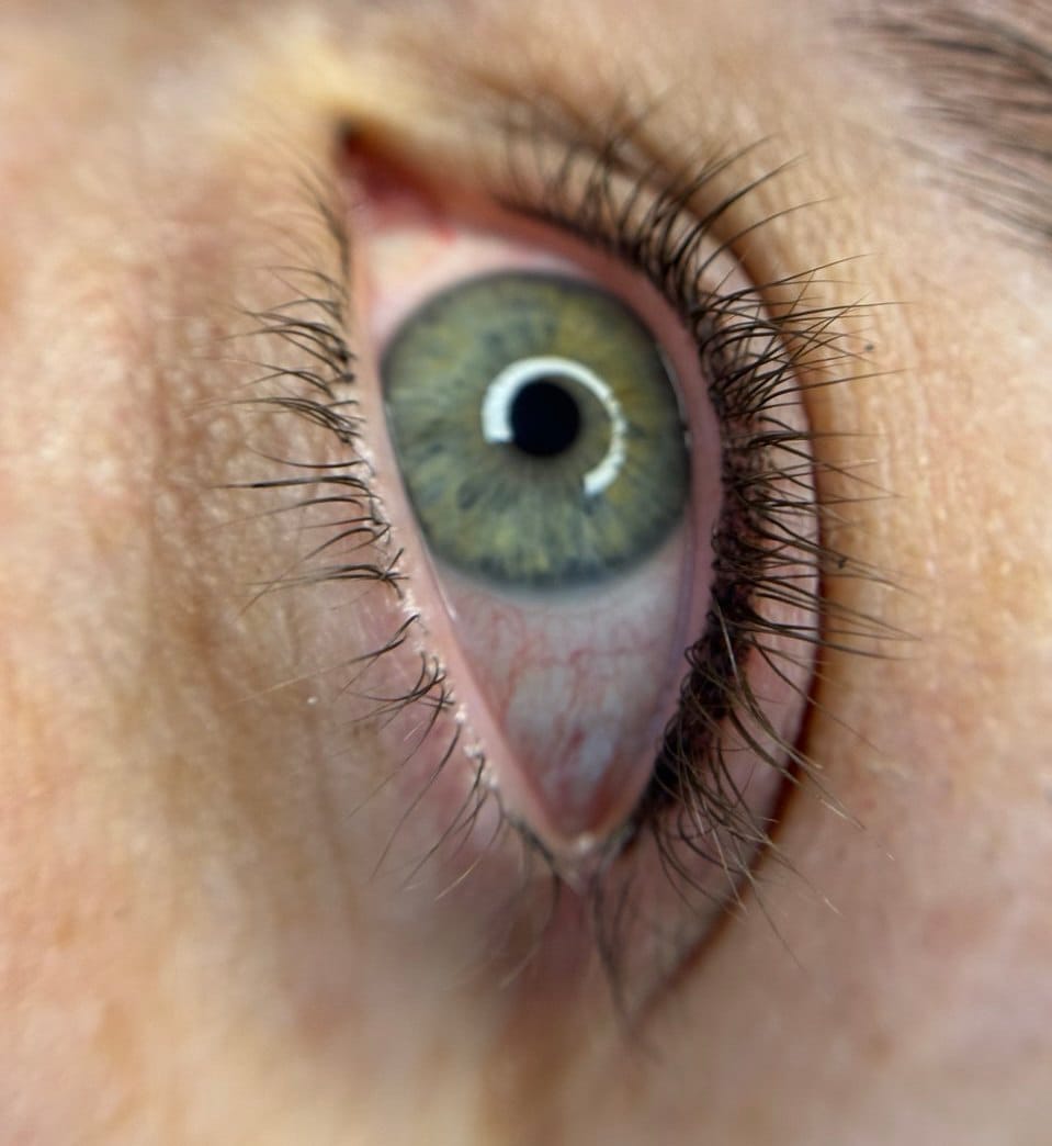 Permanentais grims acīm